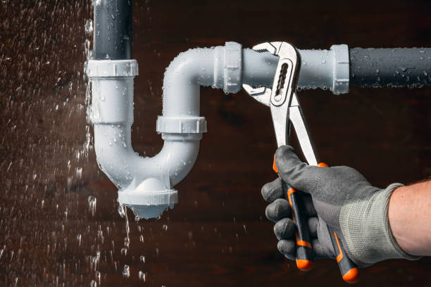 Professional Gas Line Repair technician working in Calistoga, CA